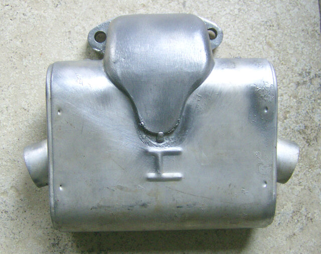 WEST BEND 610  820 EXHAUST MANIFOLD (1).JPG